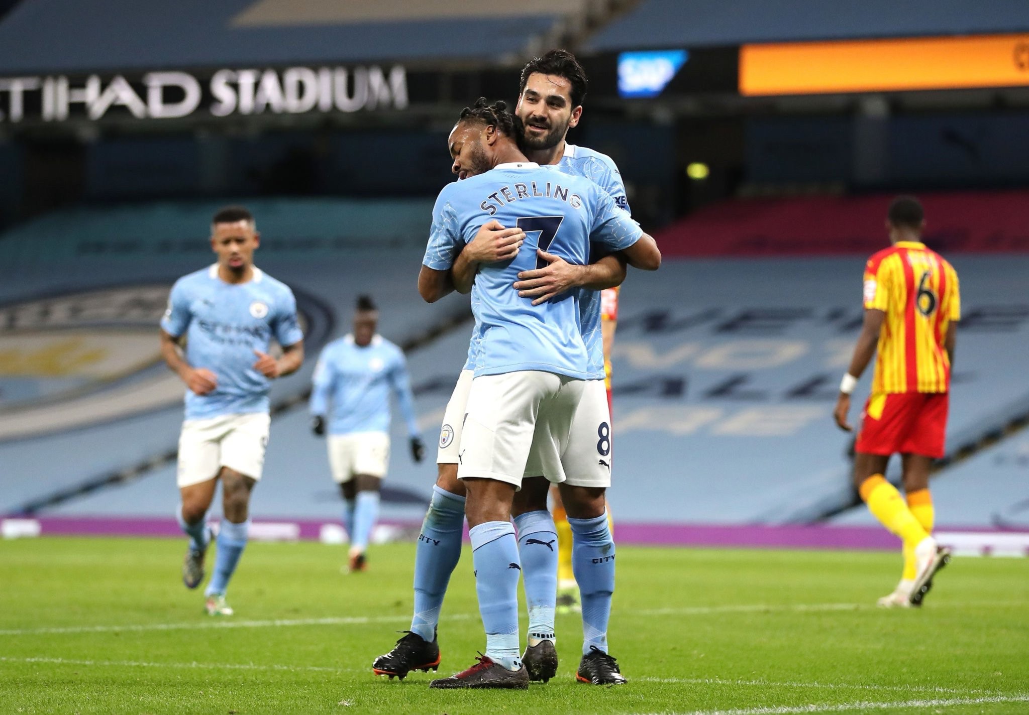 他们质疑简 他们质疑简